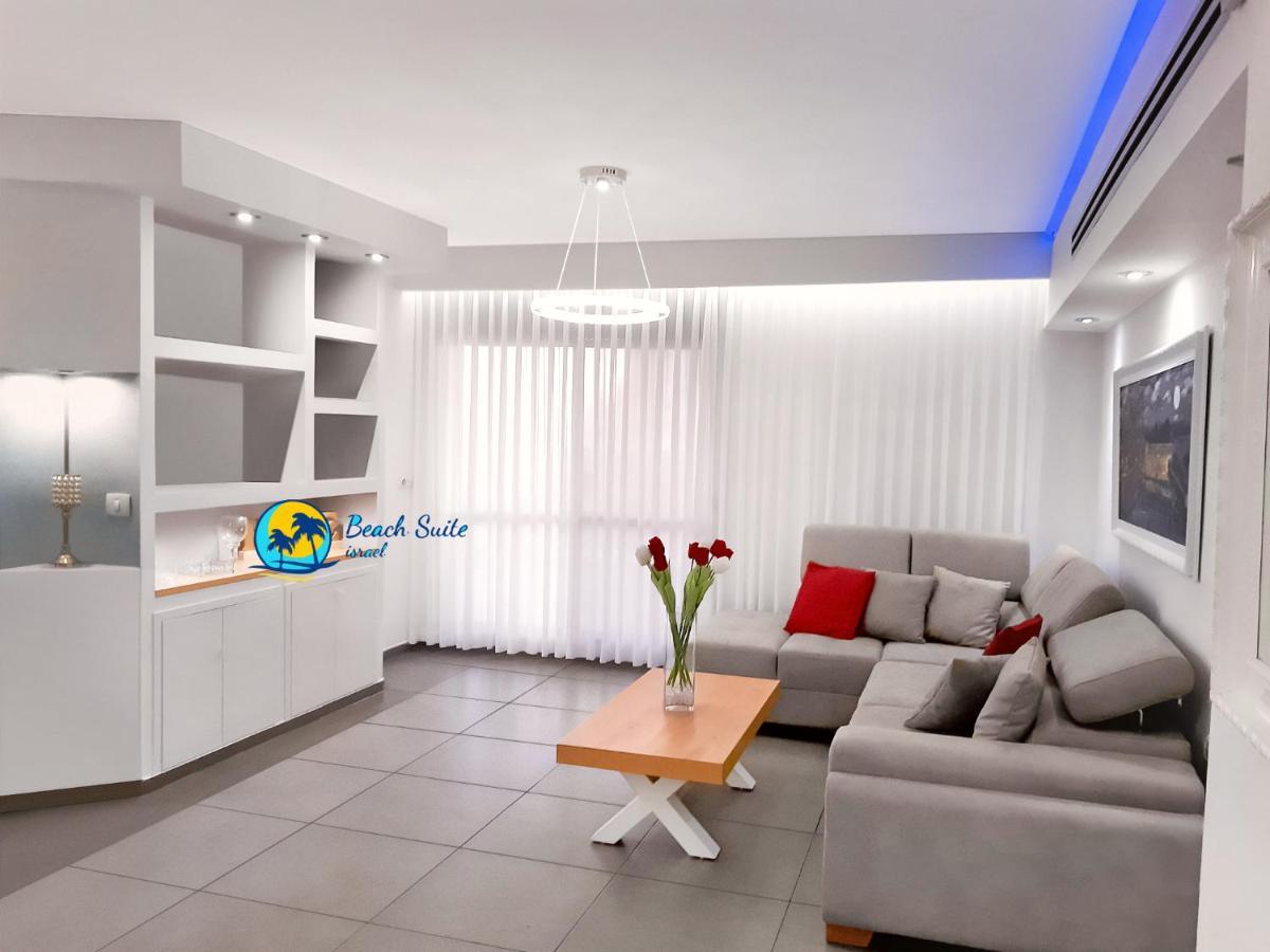 Private Jacuzzi Garden Suite: Beachside Retreat Ashkelon Exterior photo